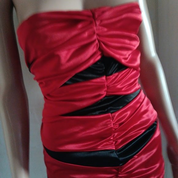 NWOT WINDSOR RED AND BLACK RUCHED STRAPLESS BODYCON SHORT DRESS SIZE S - Picture 10 of 10